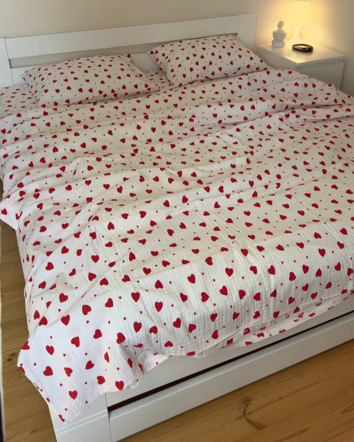 Premium Ranforce Seersucker Bedding Set – Red Hearts Classic