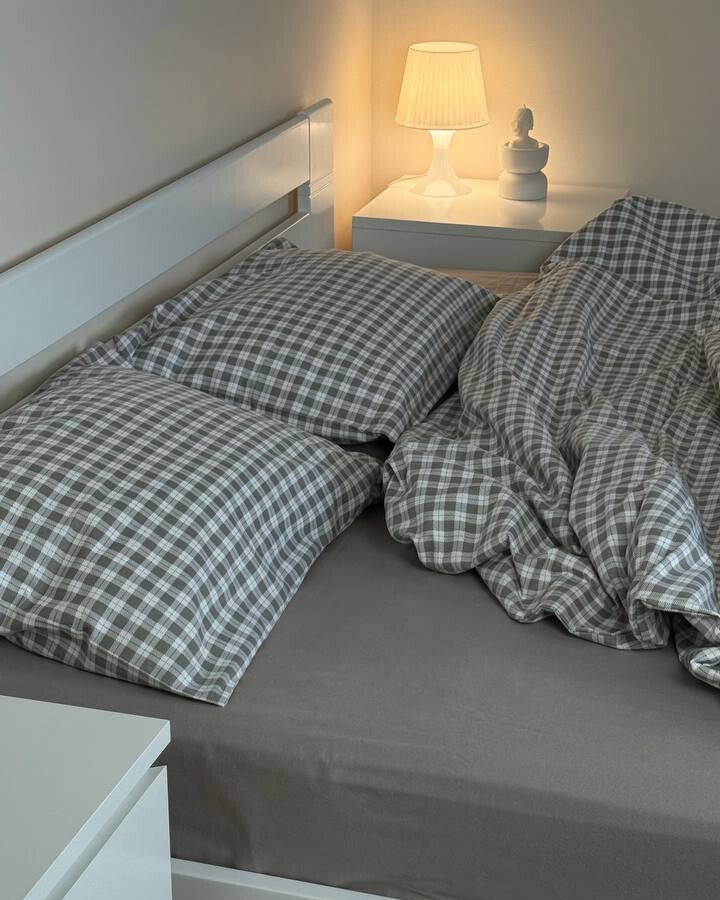 Premium Flannel Bedding Set – Grey Checkered Pattern