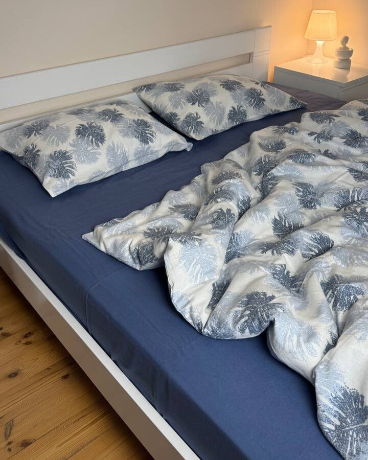 Premium Flannel Bedding Set – Frosty Leaf Pattern