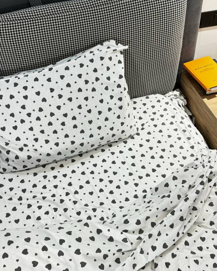 Premium Flannel Bedding Set – Grey Heart Pattern