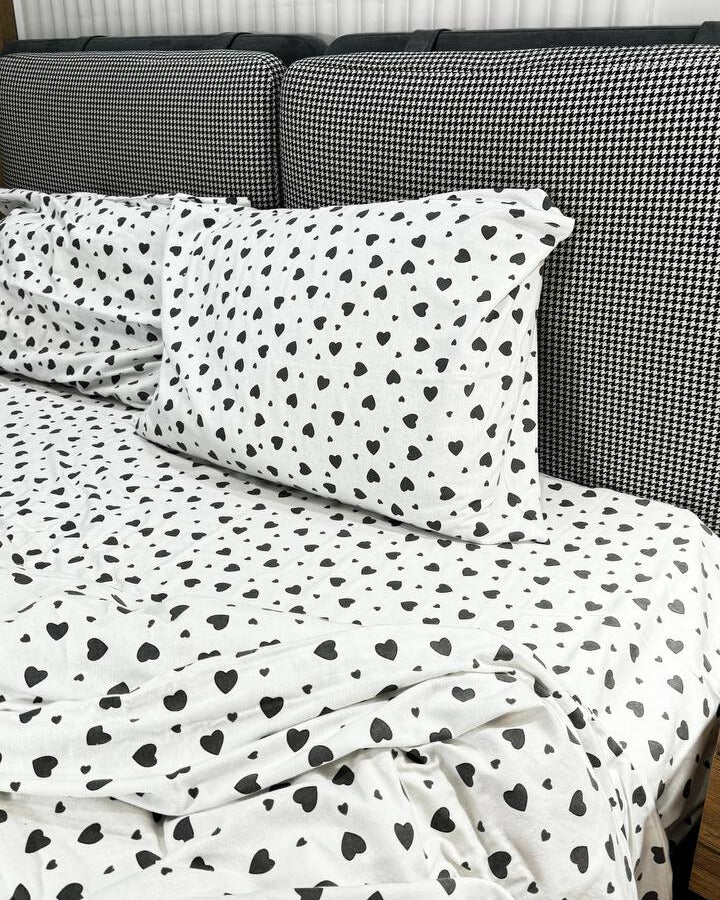 Premium Flannel Bedding Set – Grey Heart Pattern