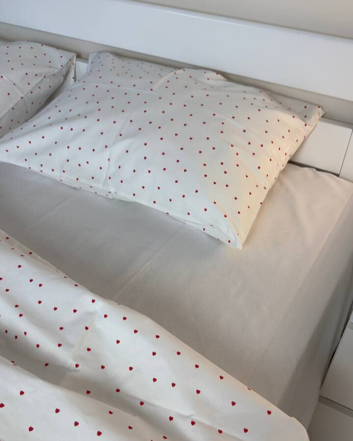 Premium Ranforce Cotton Bedding Set – Tiny Red Hearts