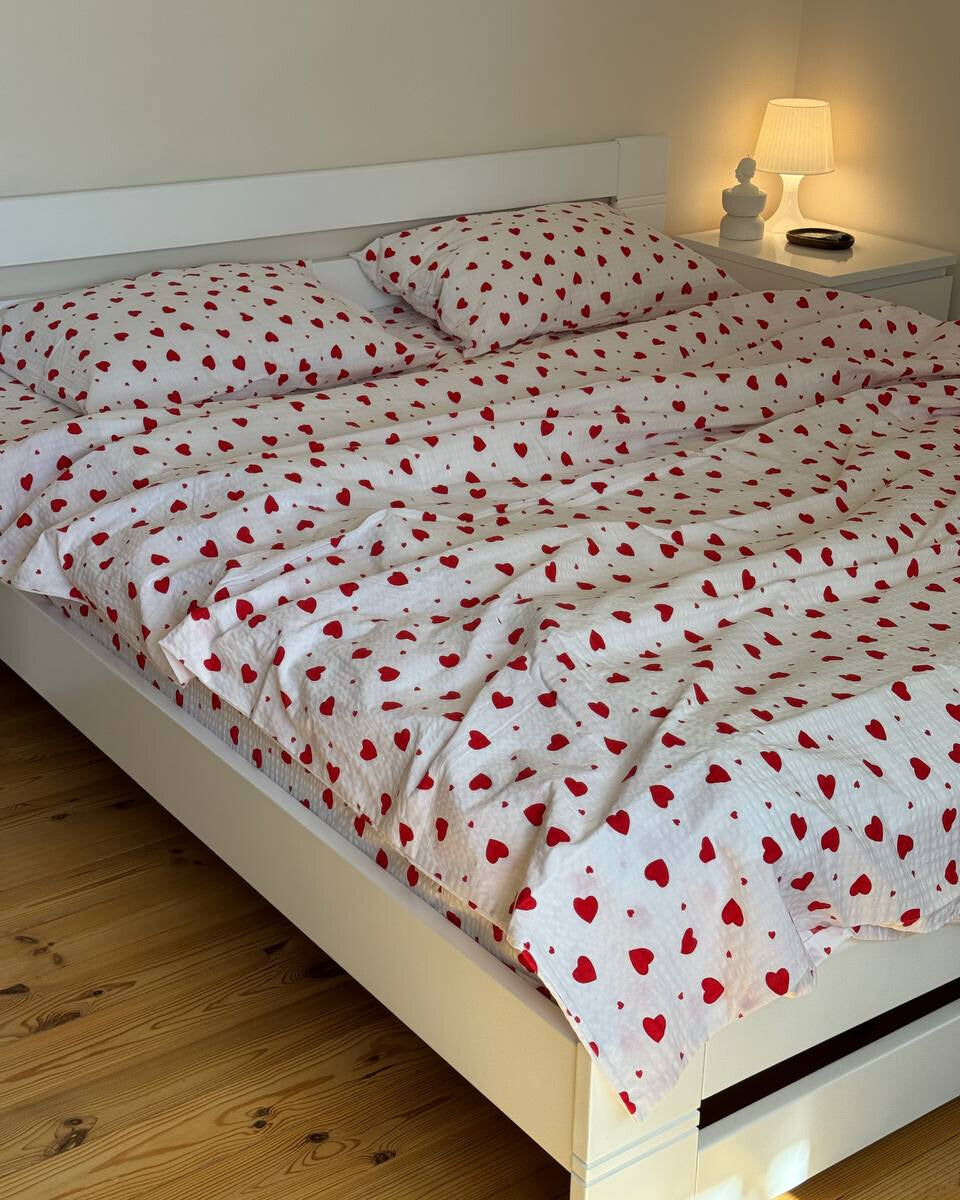 Premium Ranforce Seersucker Bedding Set – Red Hearts Classic