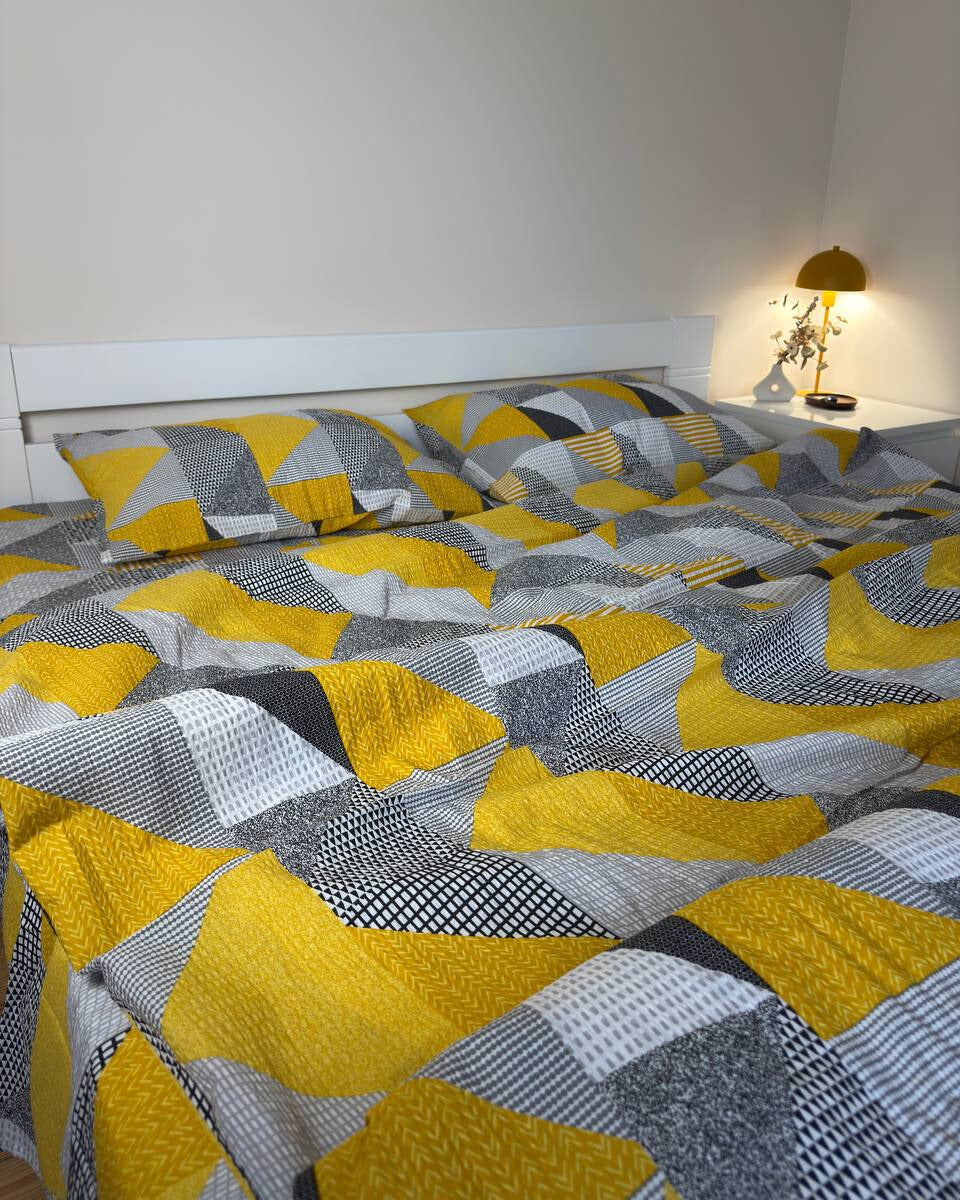 Premium Ranforce Seersucker Bedding Set – Yellow & Grey Geometric