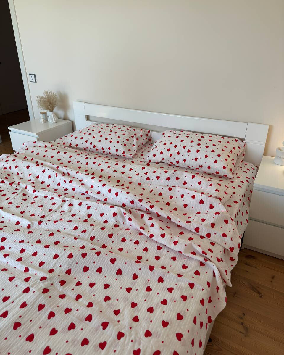 Premium Ranforce Seersucker Bedding Set – Red Hearts Classic