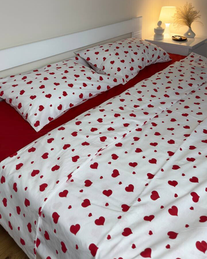 Premium Ranforce Cotton Bedding Set – Scarlet Heart Harmony