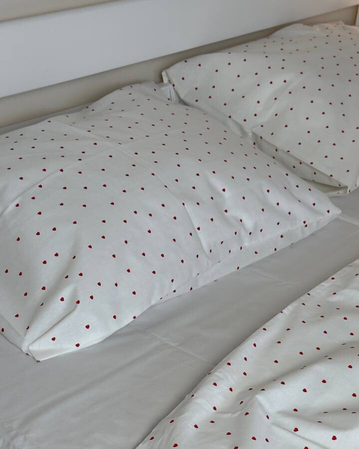 Premium Ranforce Cotton Bedding Set – Tiny Red Hearts