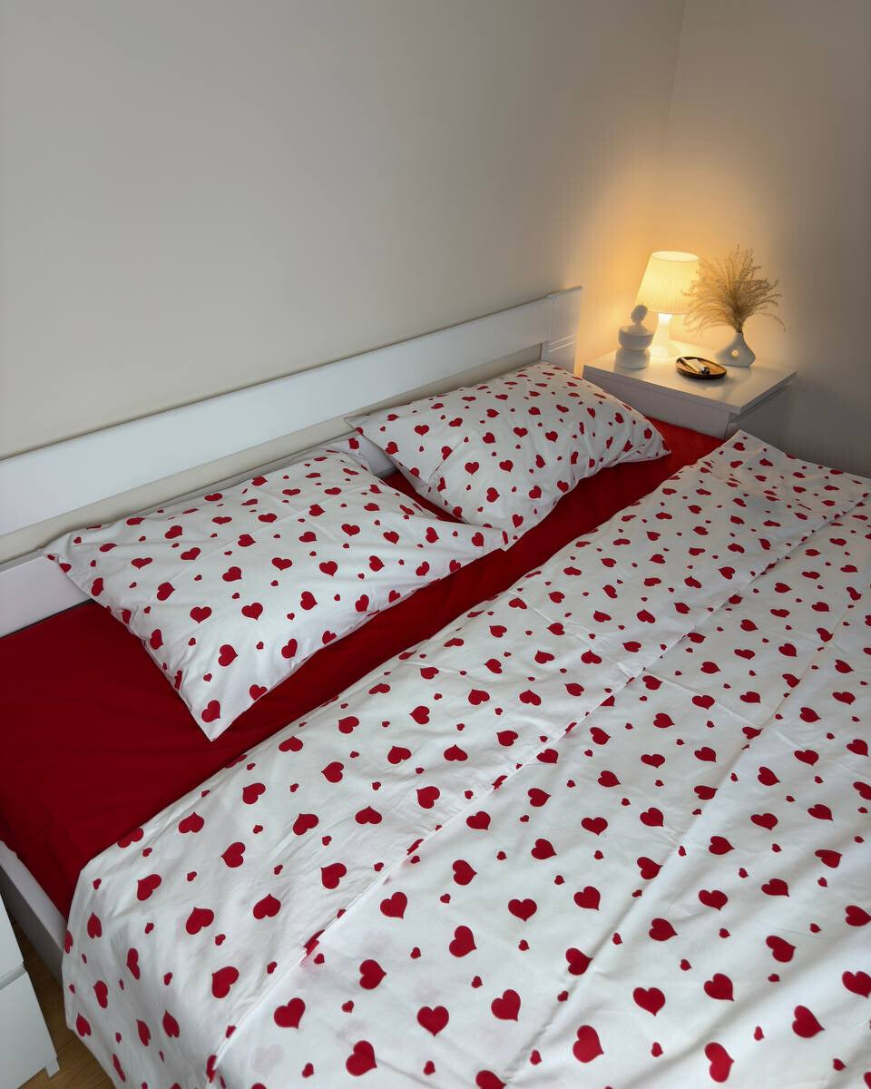 Premium Ranforce Cotton Bedding Set – Scarlet Heart Harmony