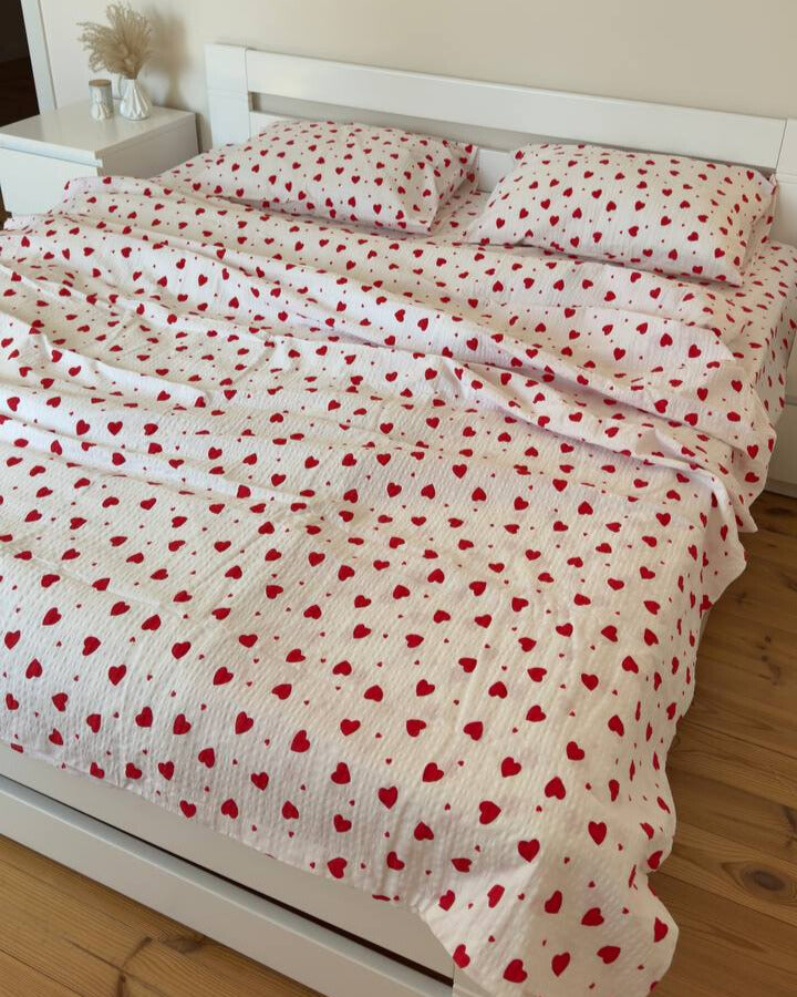 Premium Ranforce Seersucker Bedding Set – Red Hearts Classic