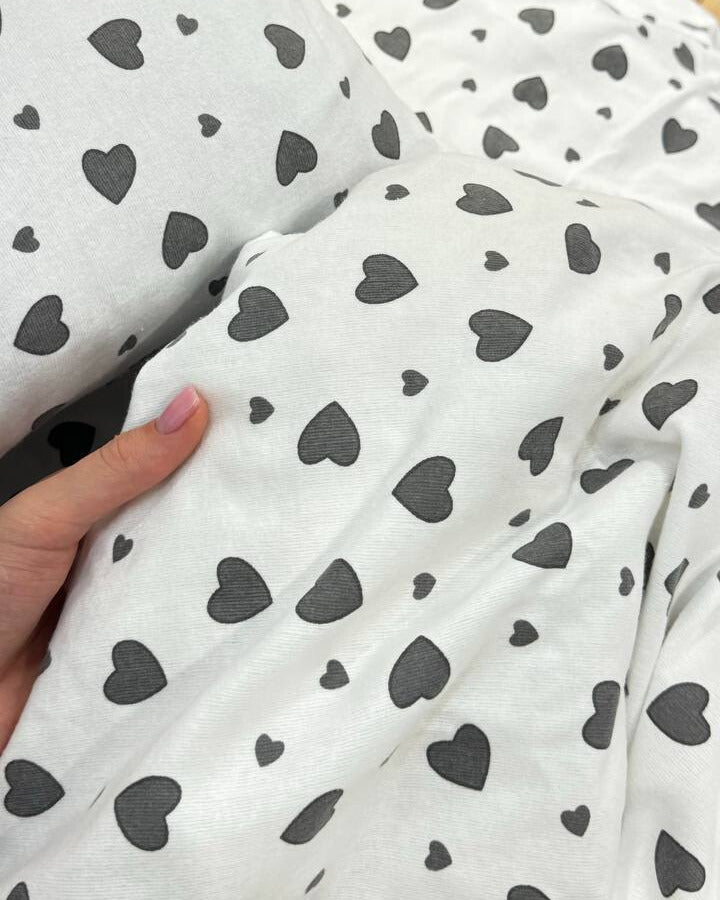 Premium Flannel Bedding Set – Grey Heart Pattern