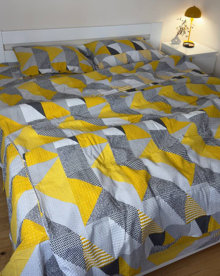 Premium Ranforce Seersucker Bedding Set – Yellow & Grey Geometric