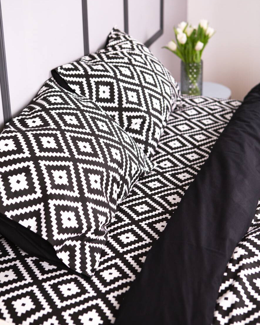 Premium Ranforce Cotton Bedding Set – Black Geo Contrast