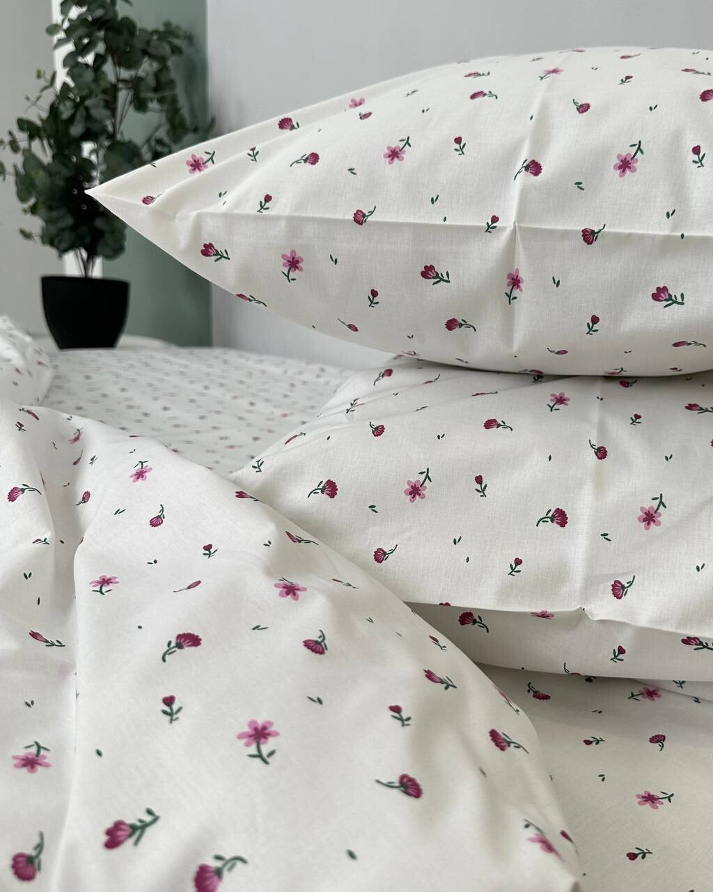 Premium Ranforce Cotton Bedding Set – Blossom Dots