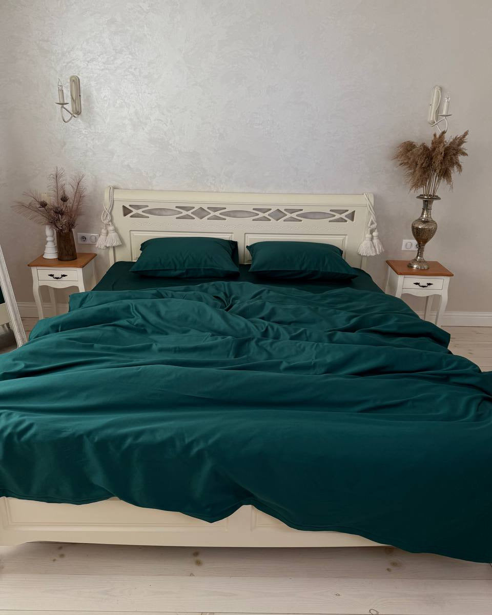 Luxury Cotton Sateen Bedding Set – Emerald Depth