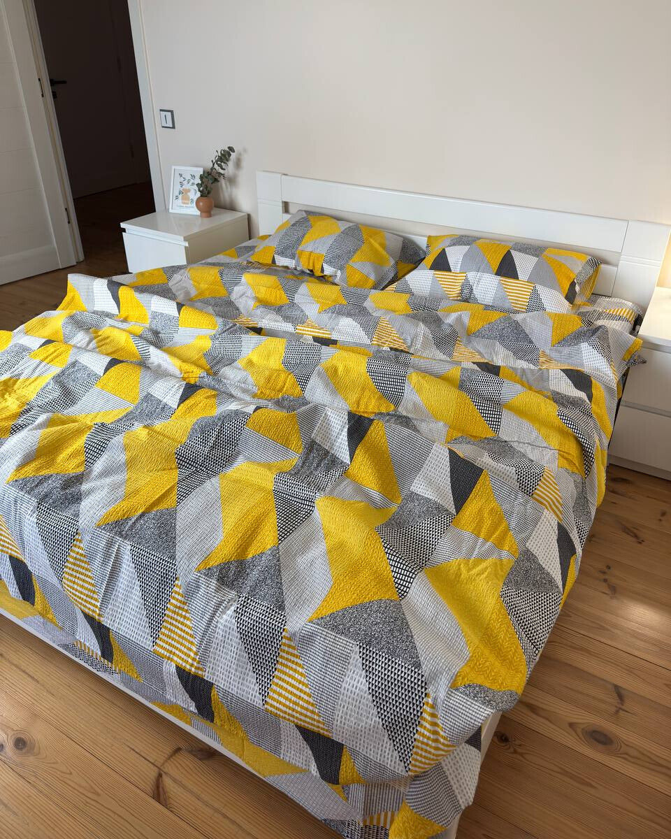 Premium Ranforce Seersucker Bedding Set – Yellow & Grey Geometric