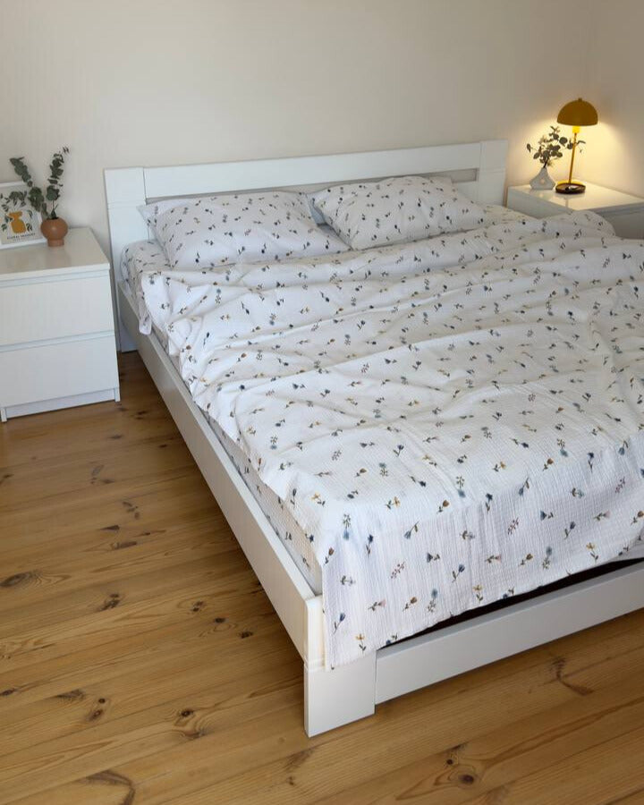 Premium Ranforce Seersucker Bedding Set – Tiny Meadow Flowers