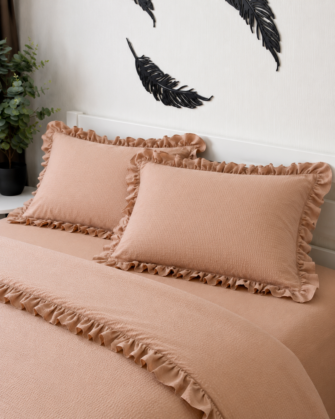 Seersucker Ruffle Cotton Bedding Set — Warm Sand