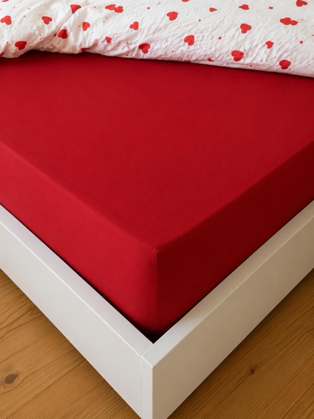 Seersucker Ruffle Cotton Bedding Set — Red Heart