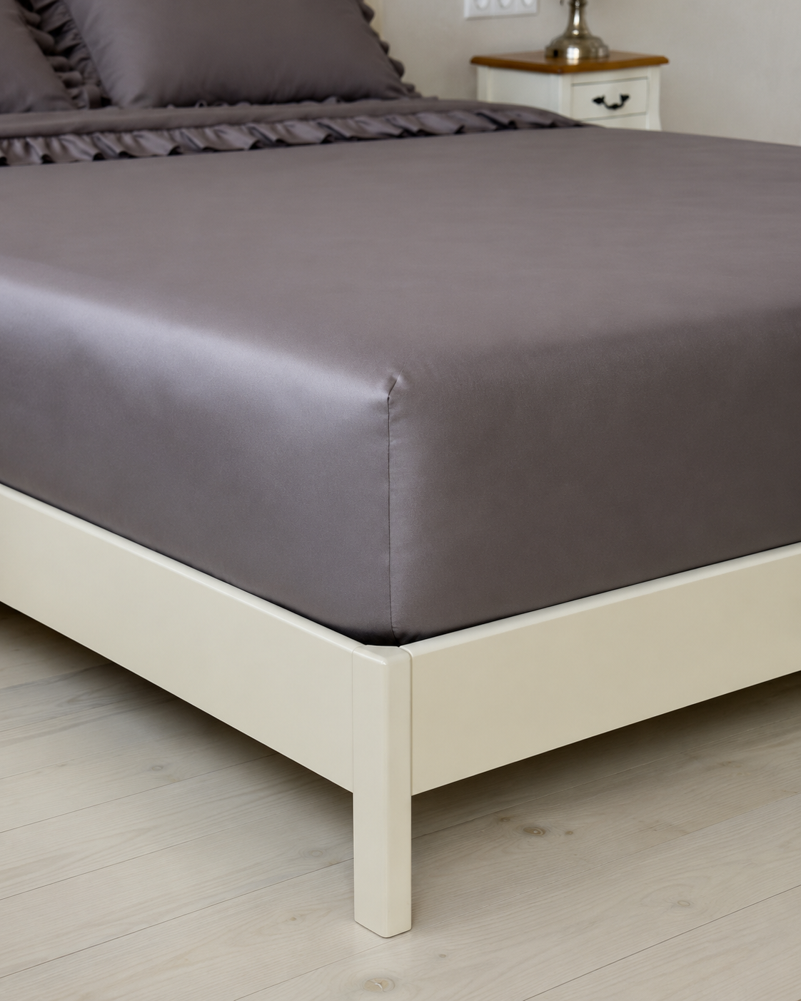 Luxury Cotton Ruffle Sateen Bedding Set – Cocoa Calm