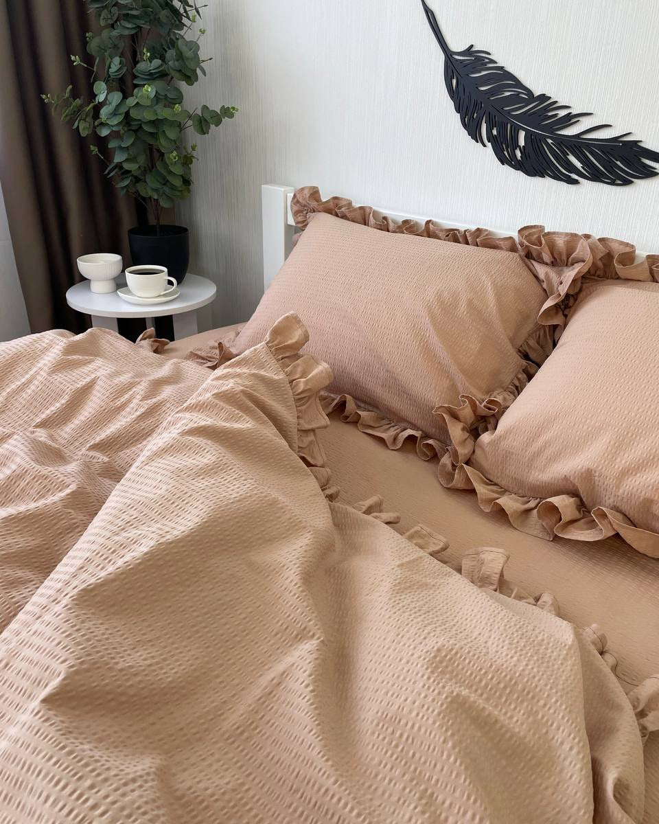 Seersucker Ruffle Cotton Bedding Set — Warm Sand