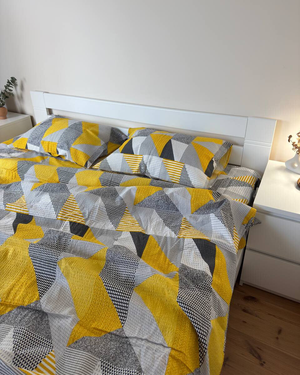 Premium Ranforce Seersucker Bedding Set – Yellow & Grey Geometric