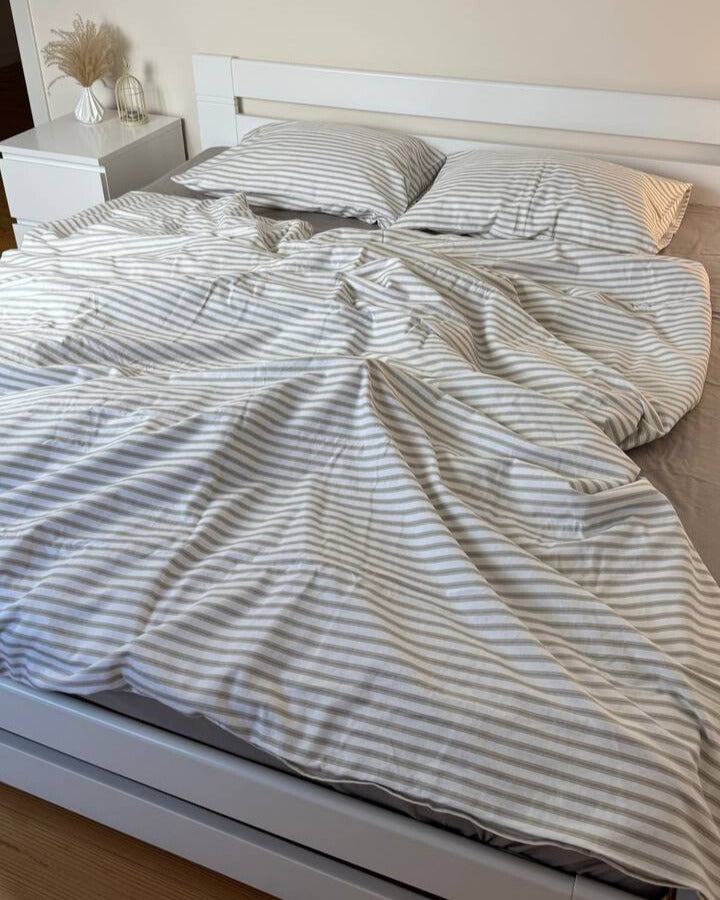 Premium Flannel Bedding Set – Grey Stripe