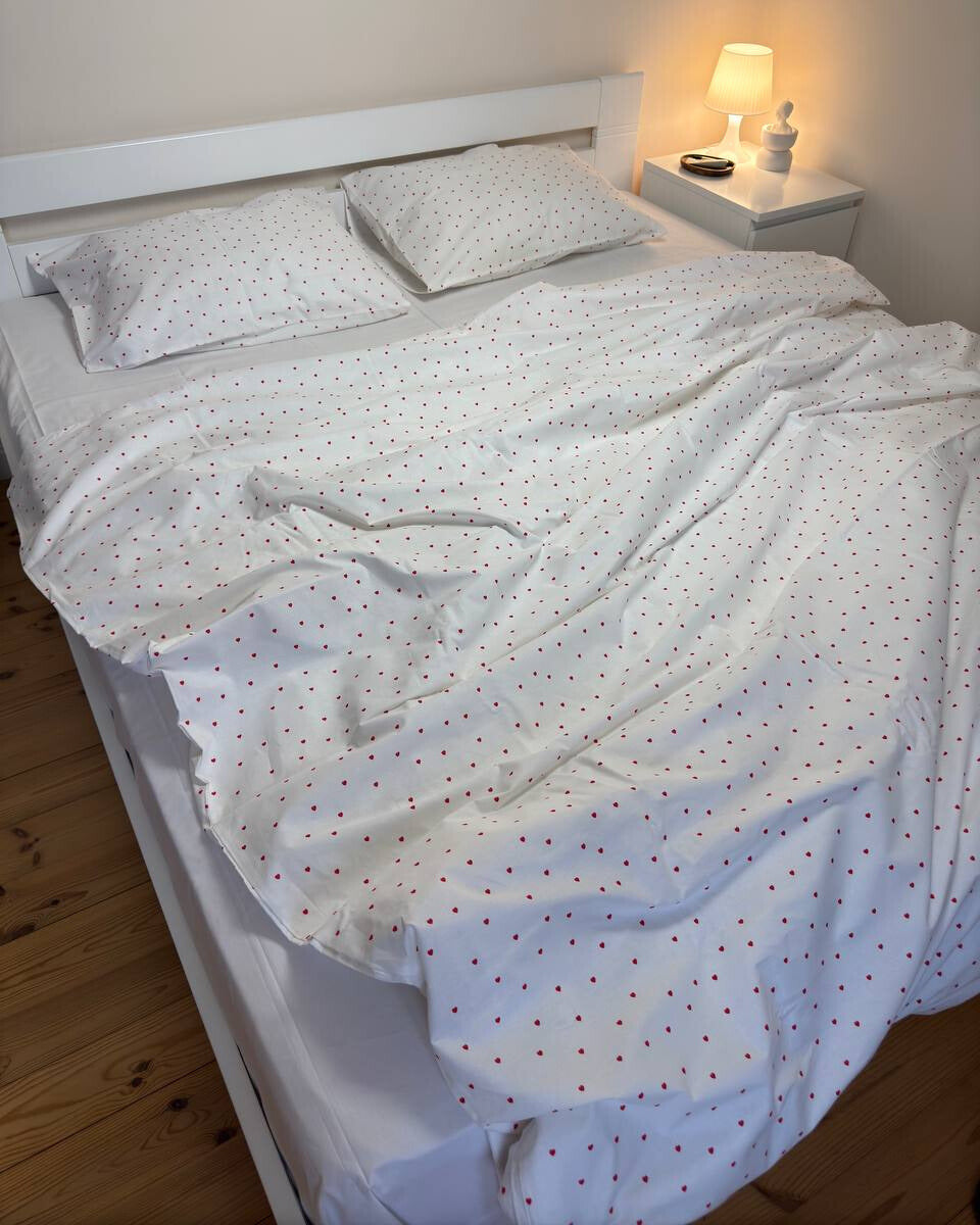 Premium Ranforce Cotton Bedding Set – Tiny Red Hearts