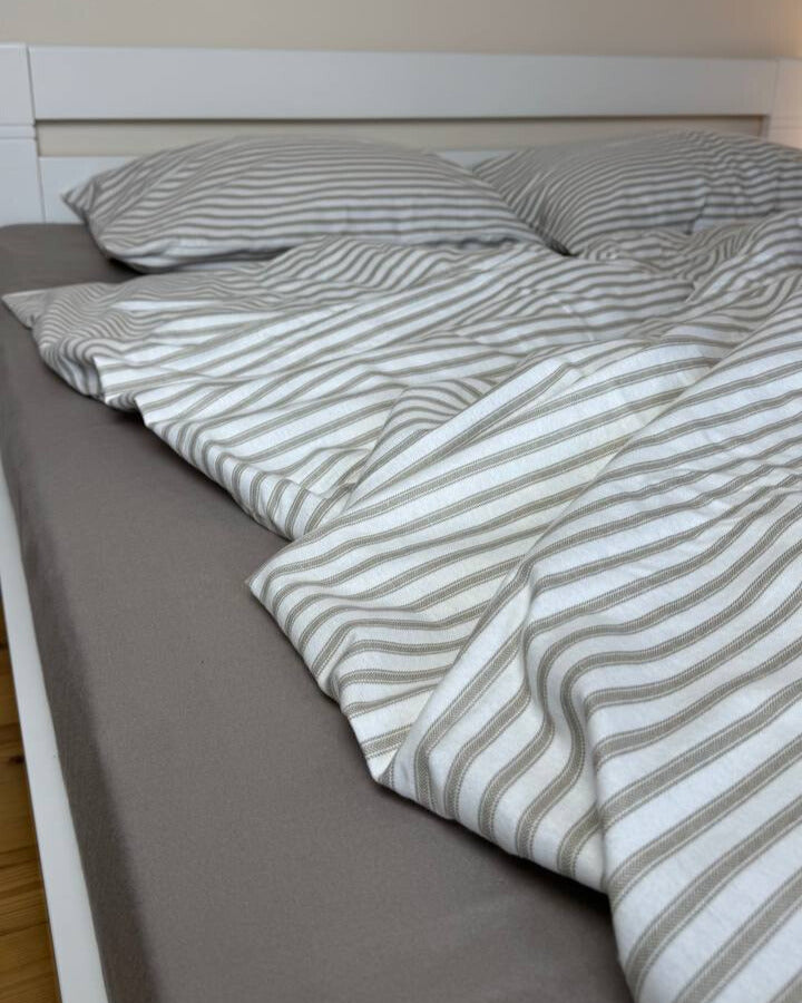 Premium Flannel Bedding Set – Grey Stripe