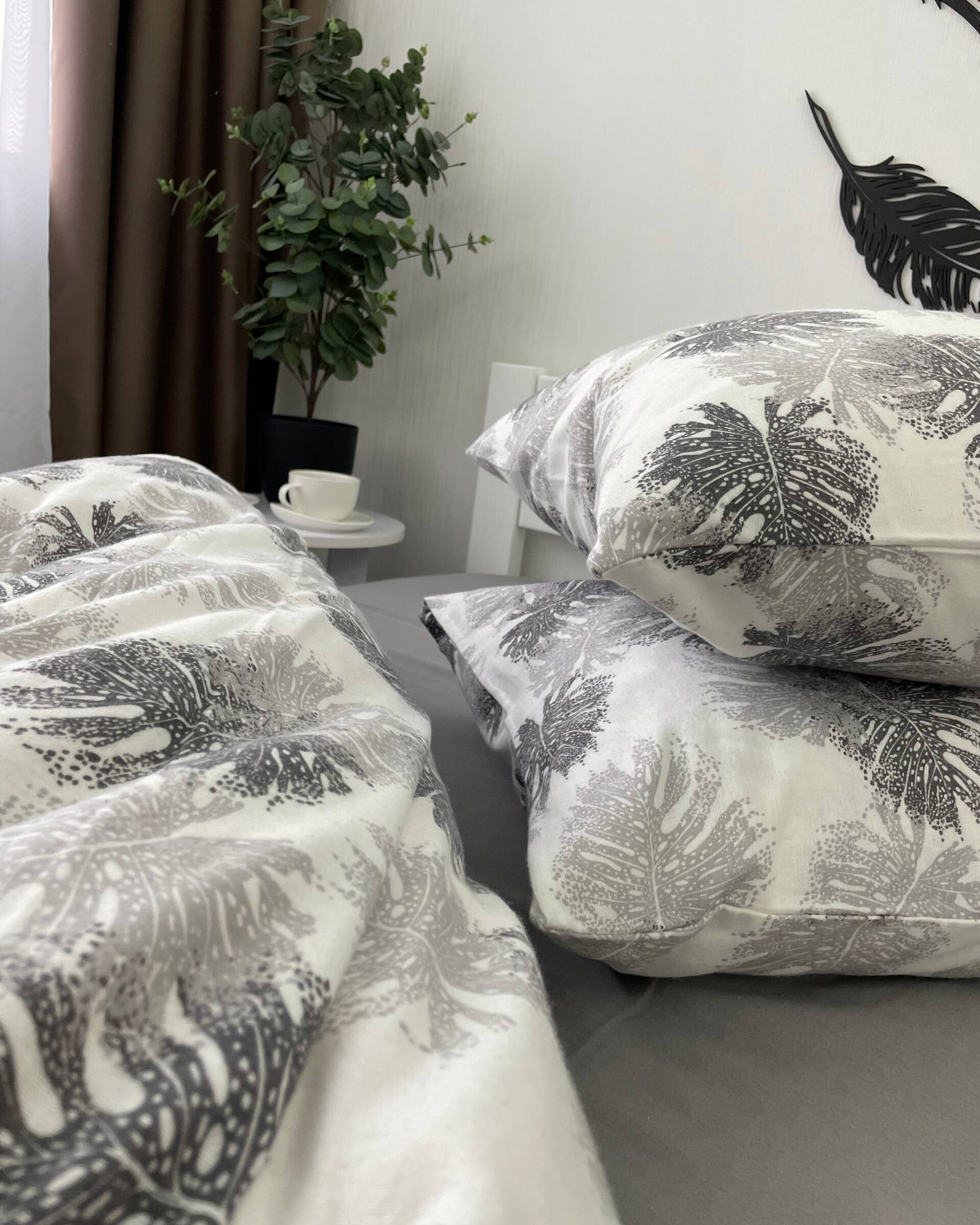 Premium Flannel Bedding Set - Monstera Grey