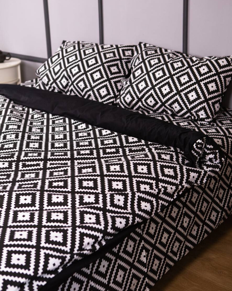 Ranforce Cotton Bedding Set – Black Geo Contrast