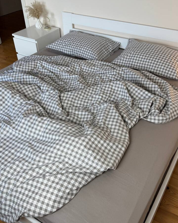 Premium Flannel Bedding Set – Grey Checkered Pattern