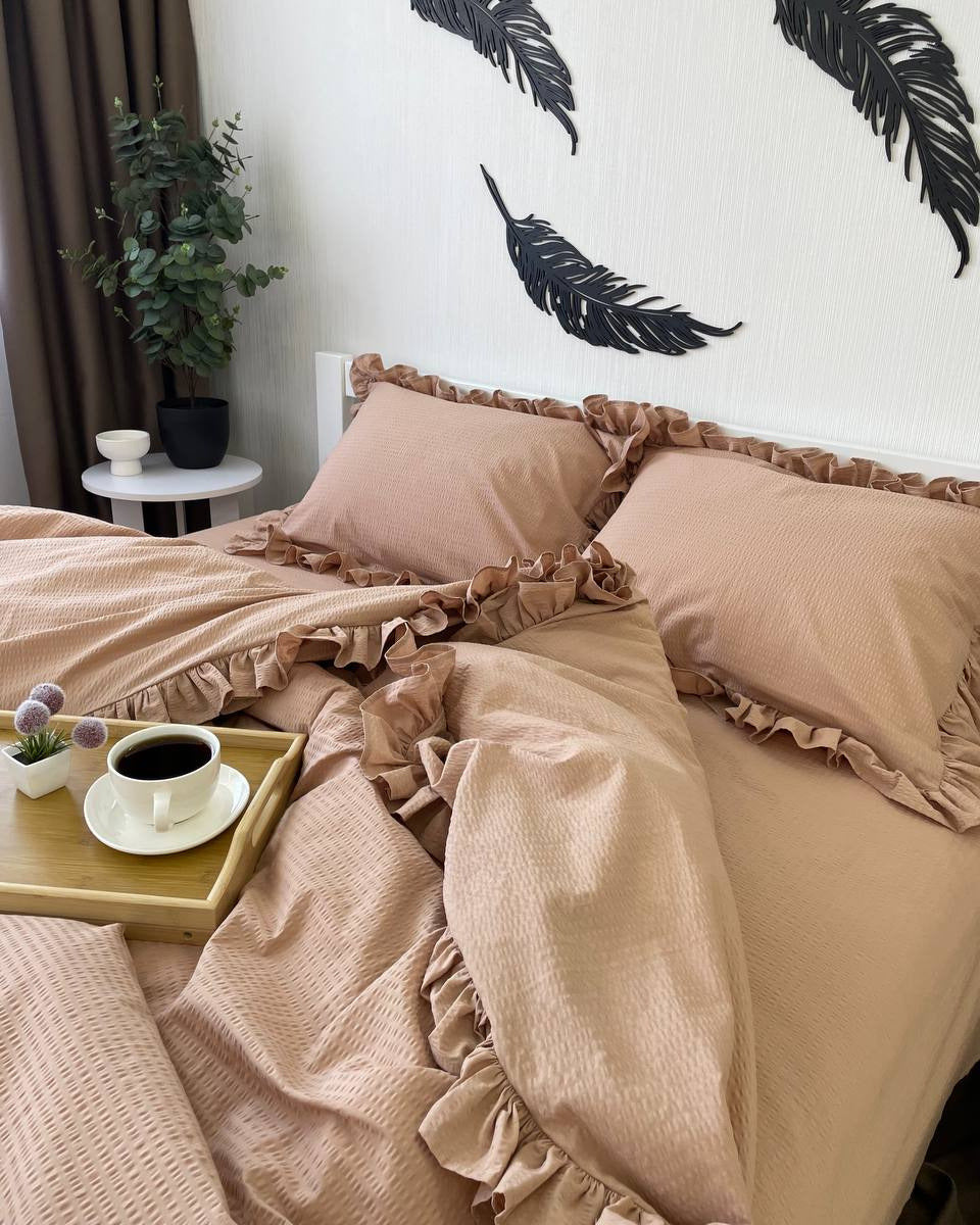 Seersucker Ruffle Cotton Bedding Set — Warm Sand