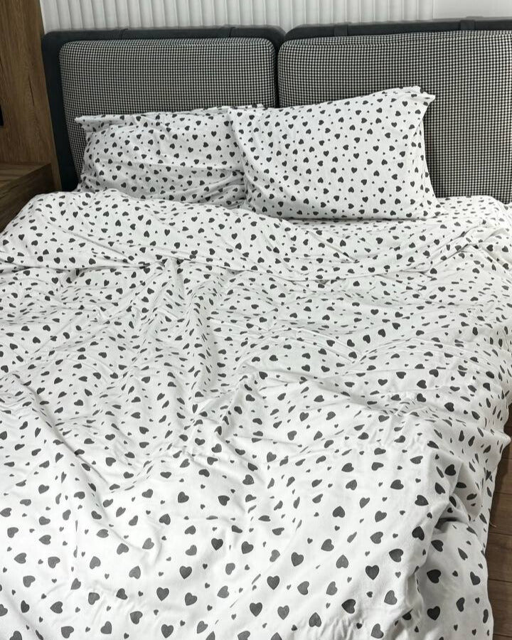 Premium Flannel Bedding Set – Grey Heart Pattern