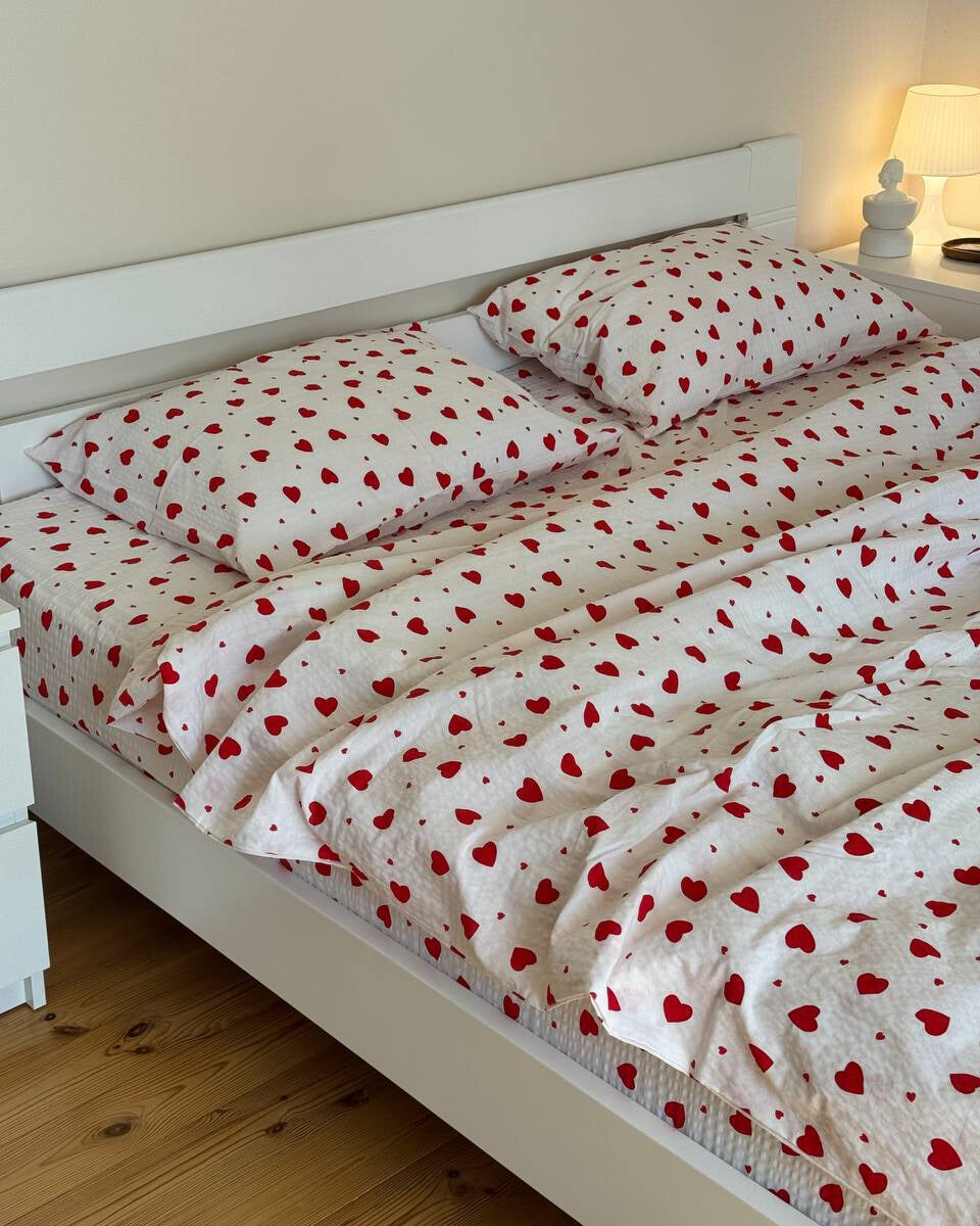 Premium Ranforce Seersucker Bedding Set – Red Hearts Classic