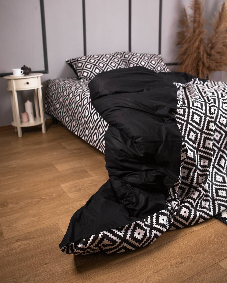 Ranforce Cotton Bedding Set – Black Geo Contrast