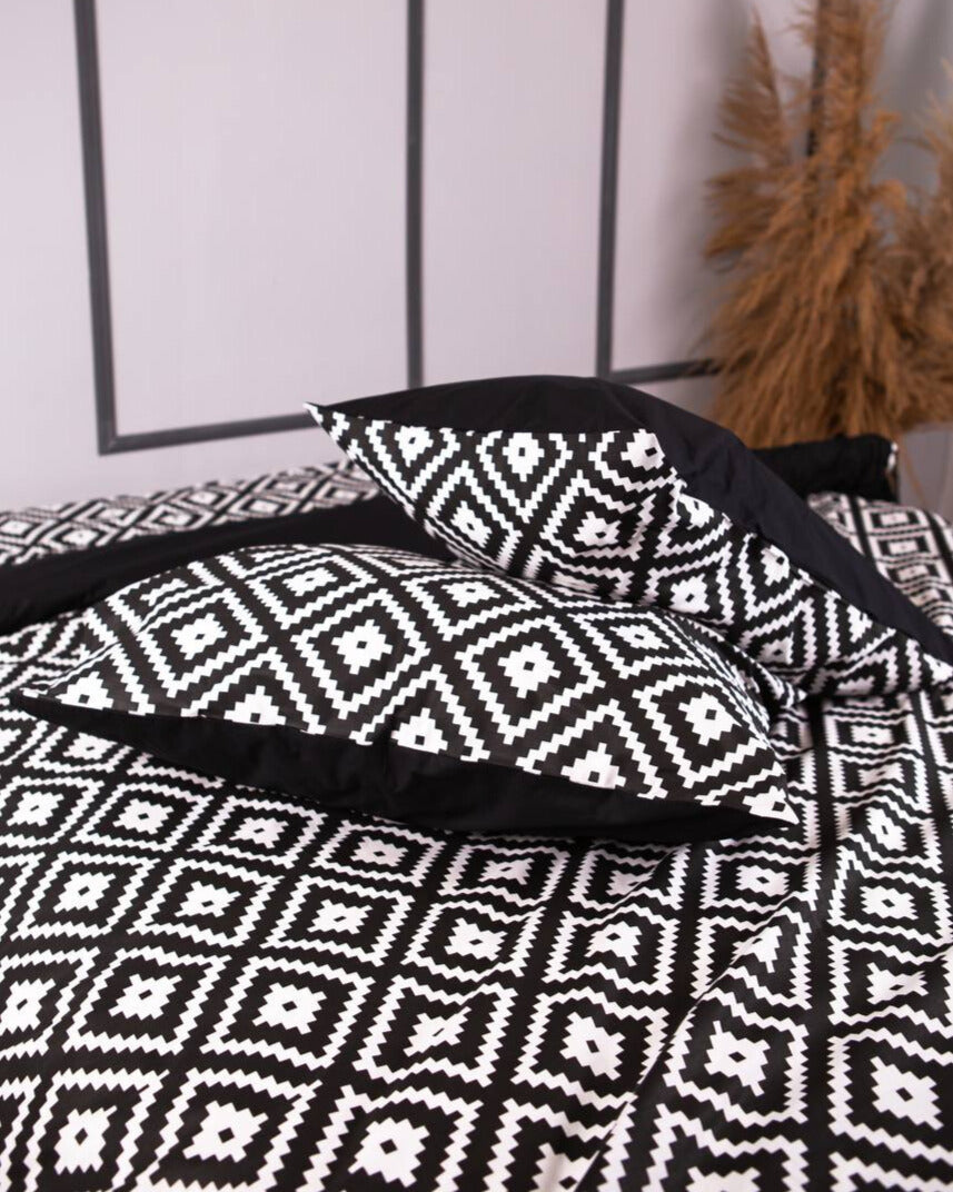 Ranforce Cotton Bedding Set – Black Geo Contrast