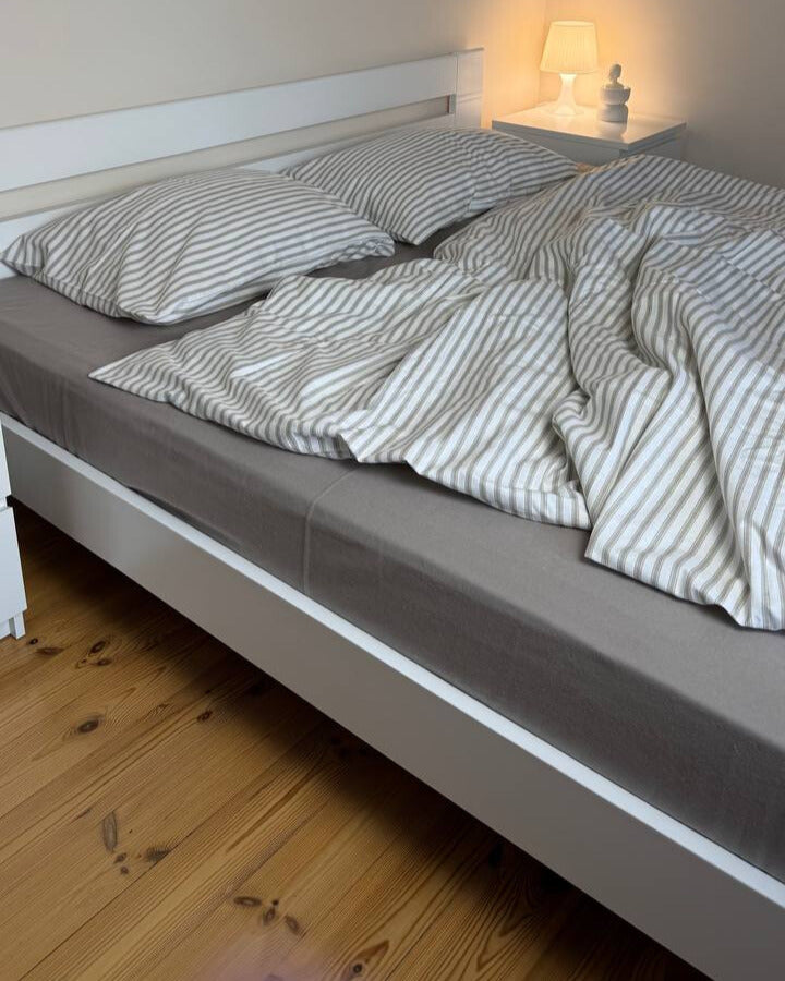 Premium Flannel Bedding Set – Grey Stripe