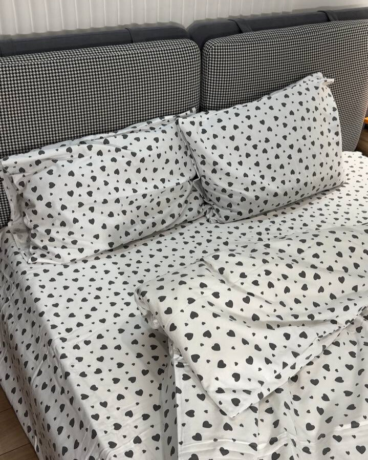 Premium Flannel Bedding Set – Grey Heart Pattern